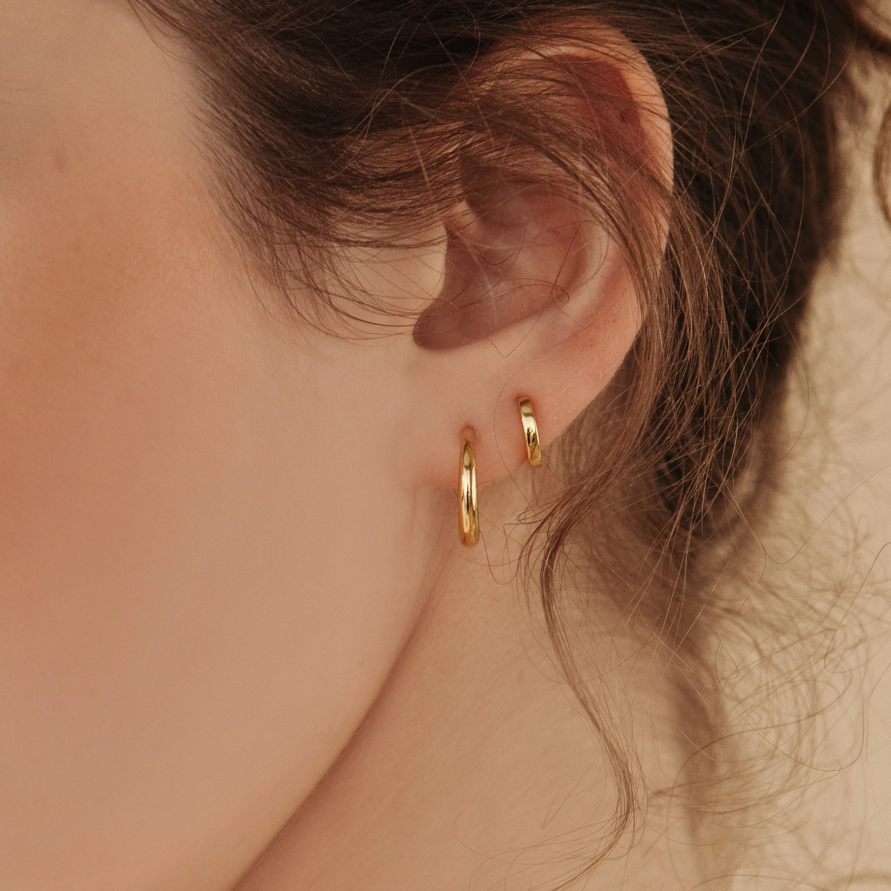 Chloe Hoops in 18K Gold - Image 2