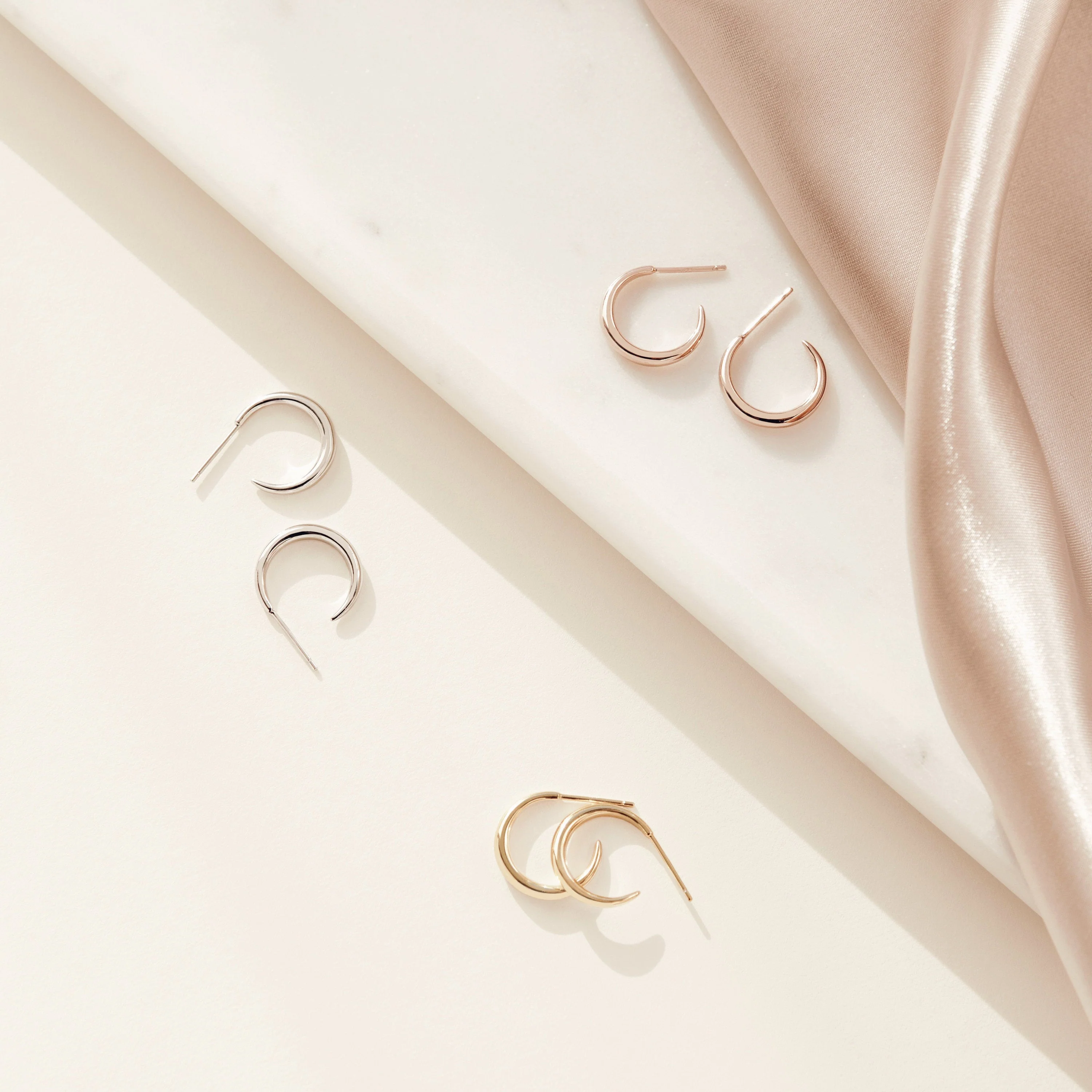 Chloe Hoops in 18K Gold - Image 3