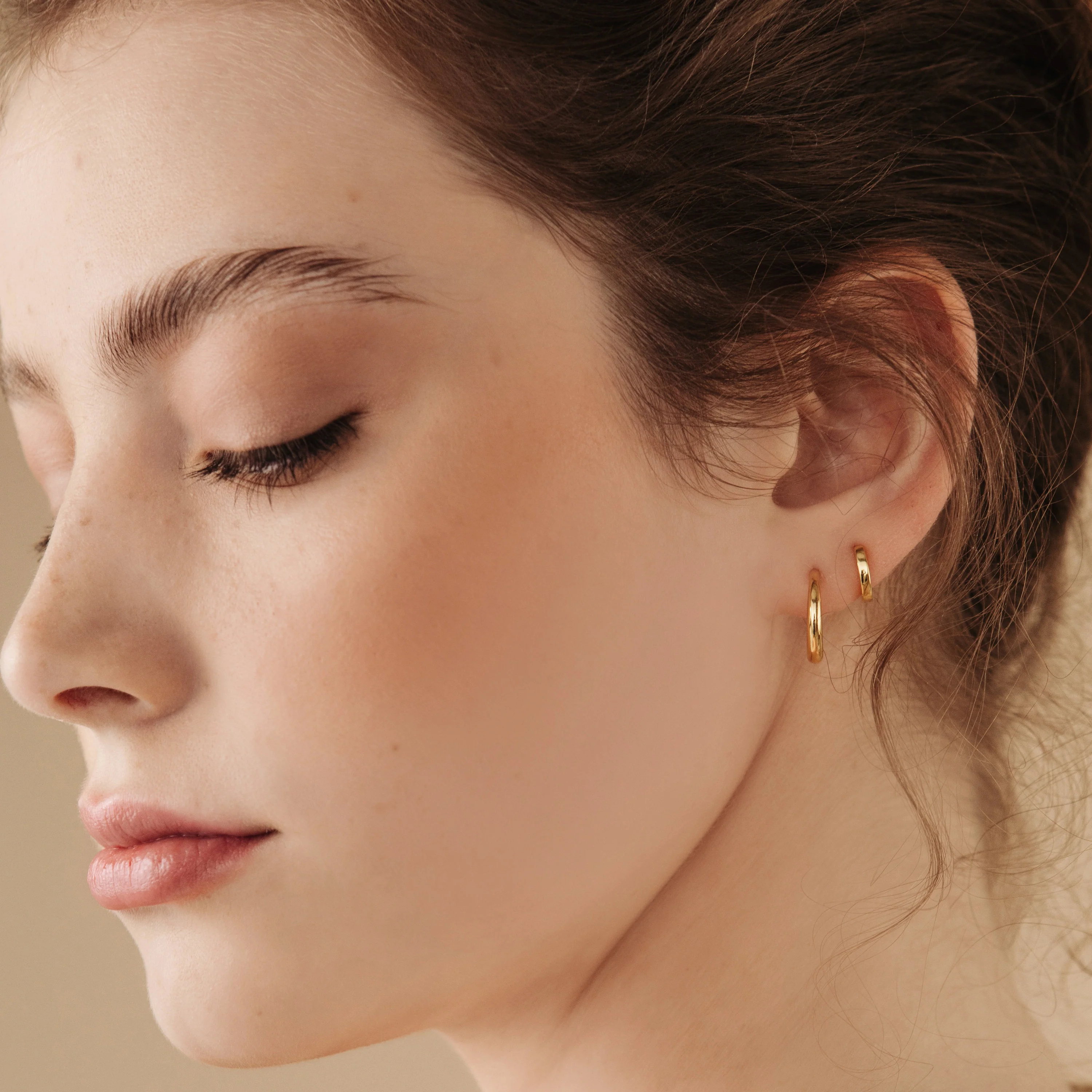 Chloe Hoops in 18K Gold - Image 4