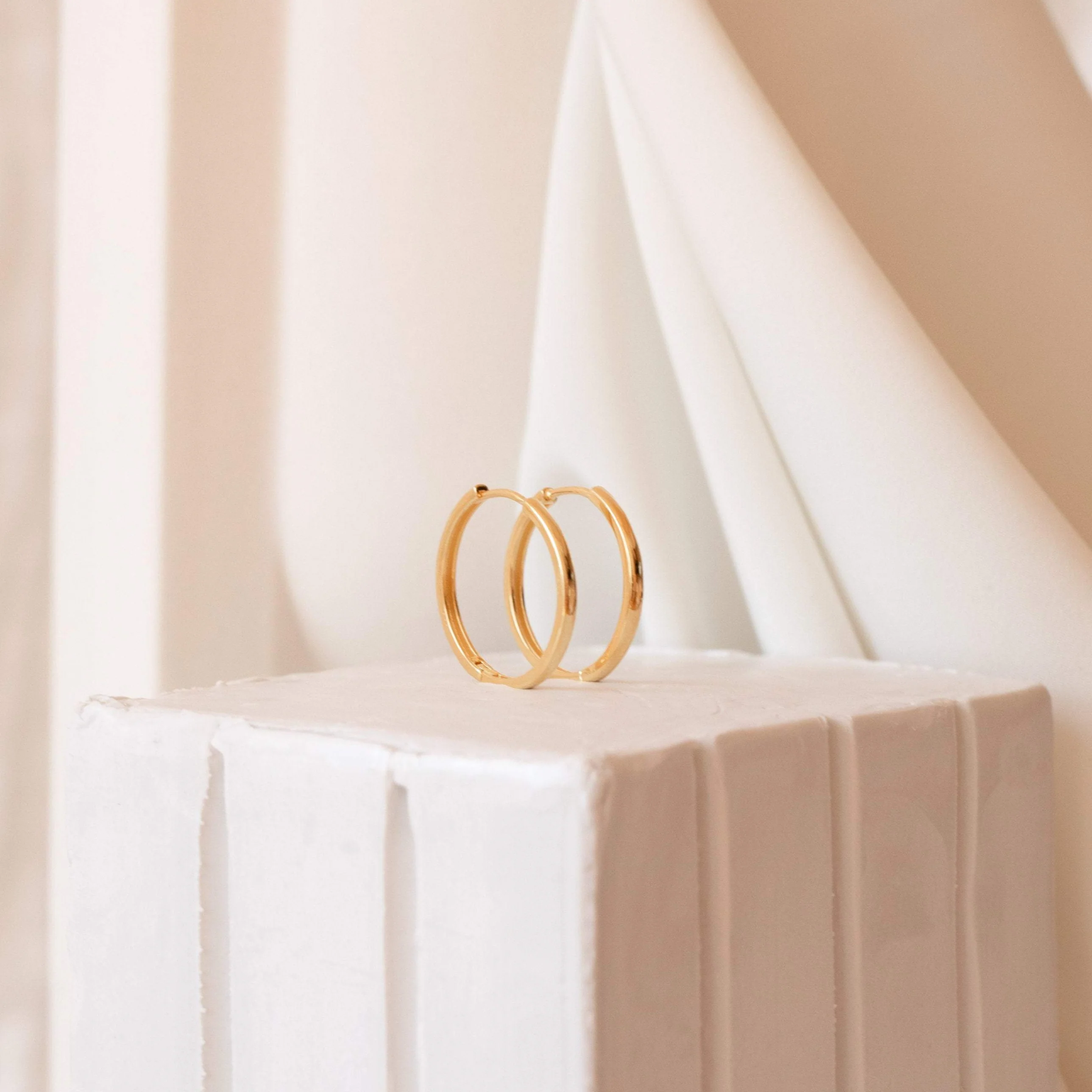 Classic Hoops in 18K Gold - Image 3
