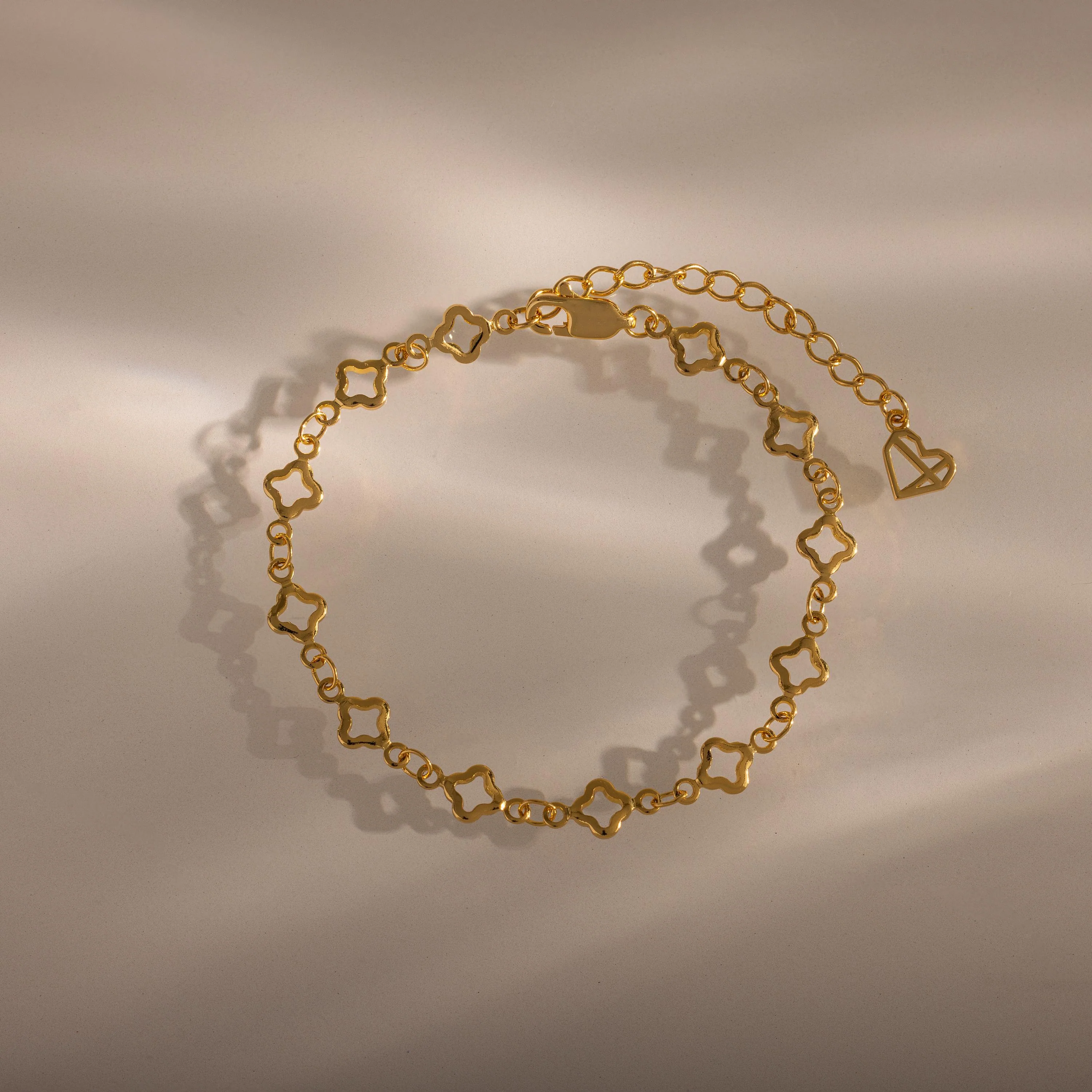 Clover Station Bracelet in 18K Gold