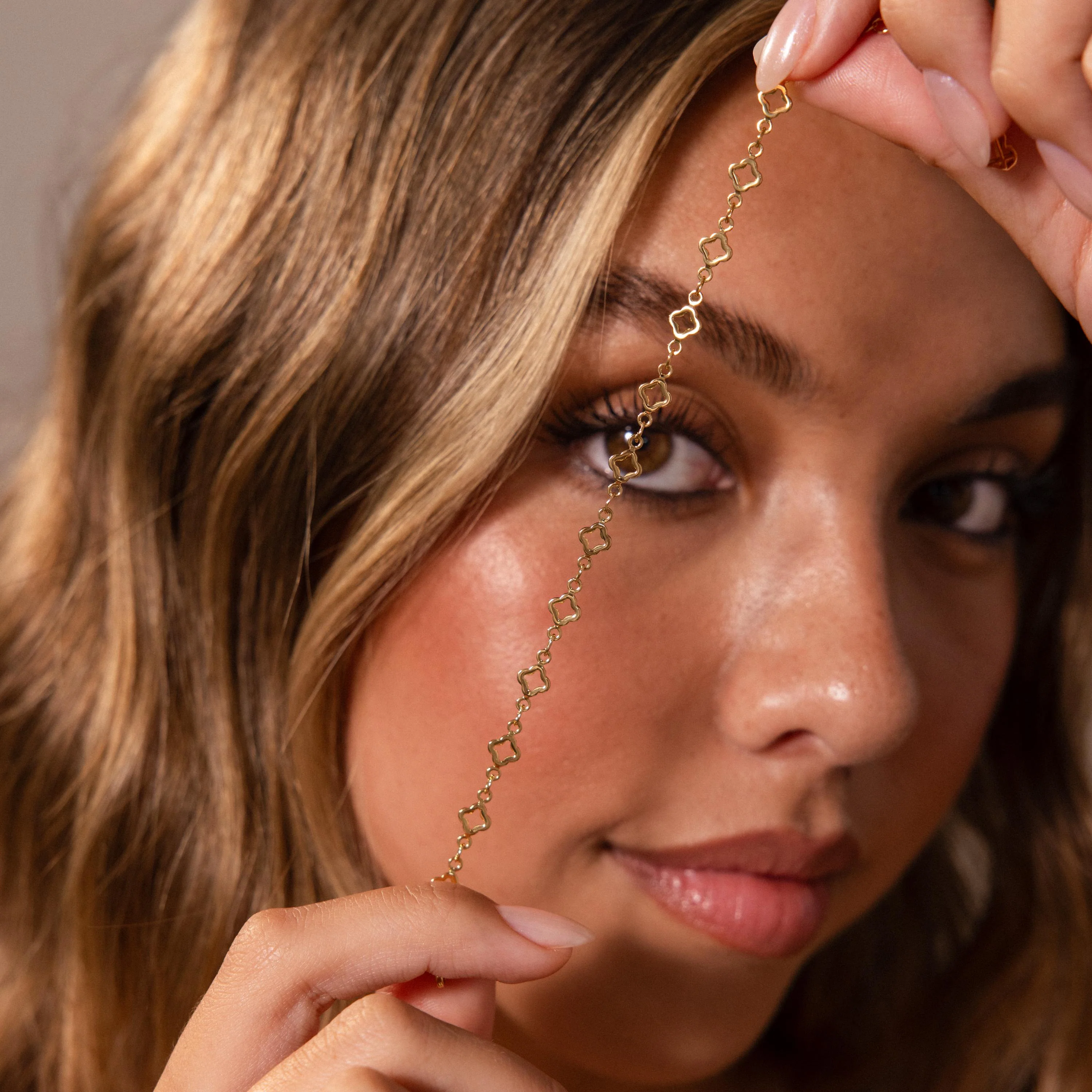 Clover Station Bracelet in 18K Gold - Image 7