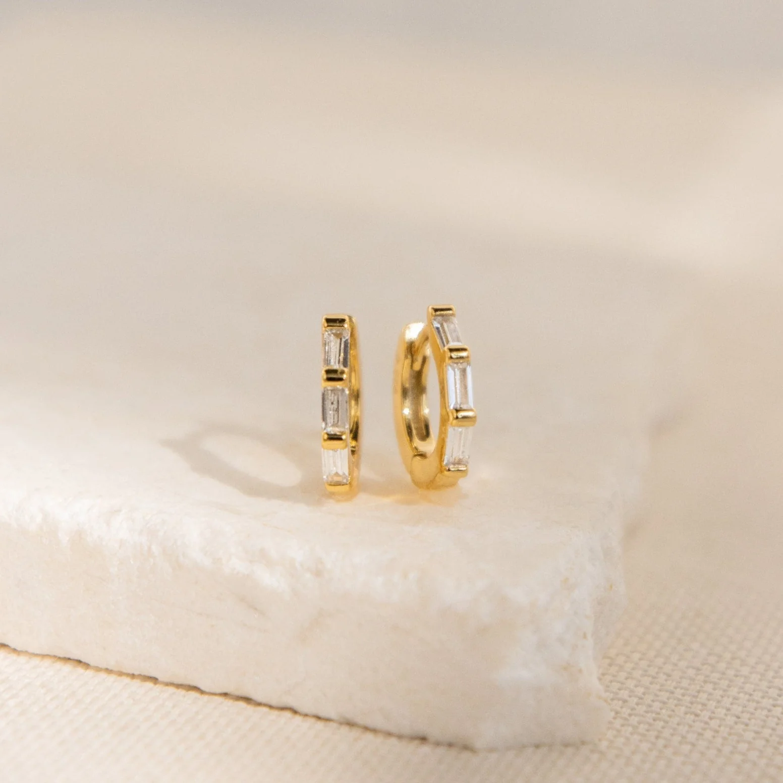 Kenia Diamond Huggies in 18K Gold