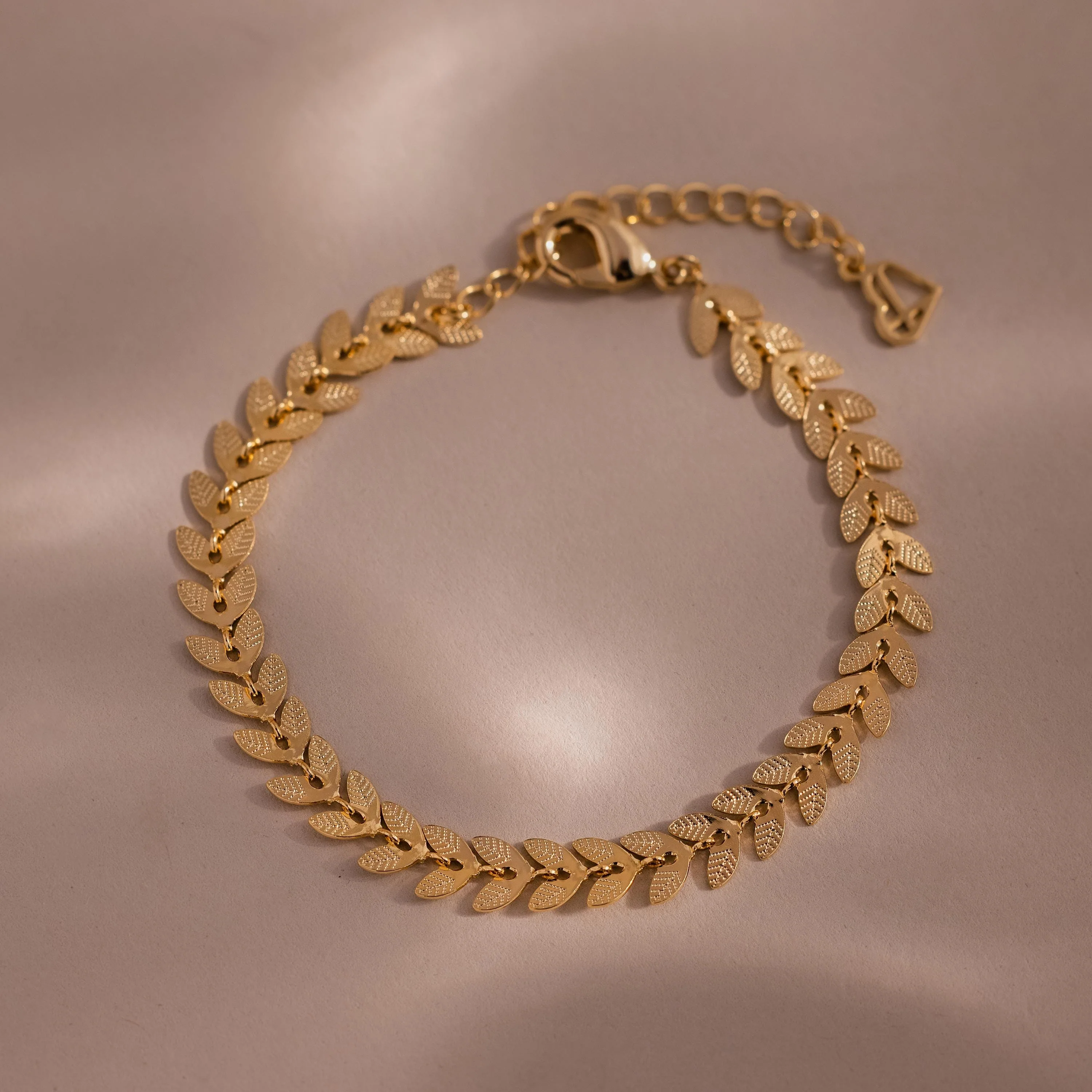 Leaf Link Bracelet in 18K Gold