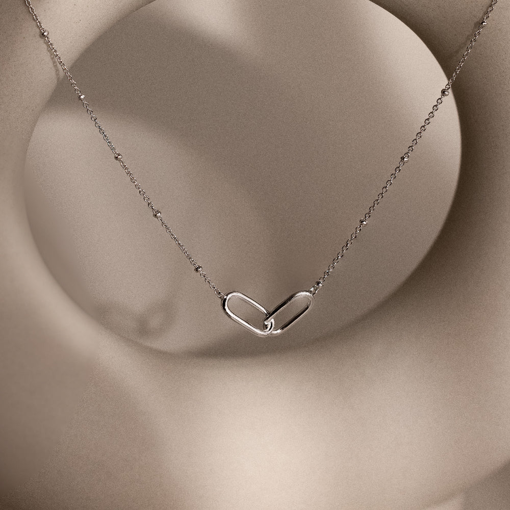 Linked Pendant Necklace in Silver - Image 4