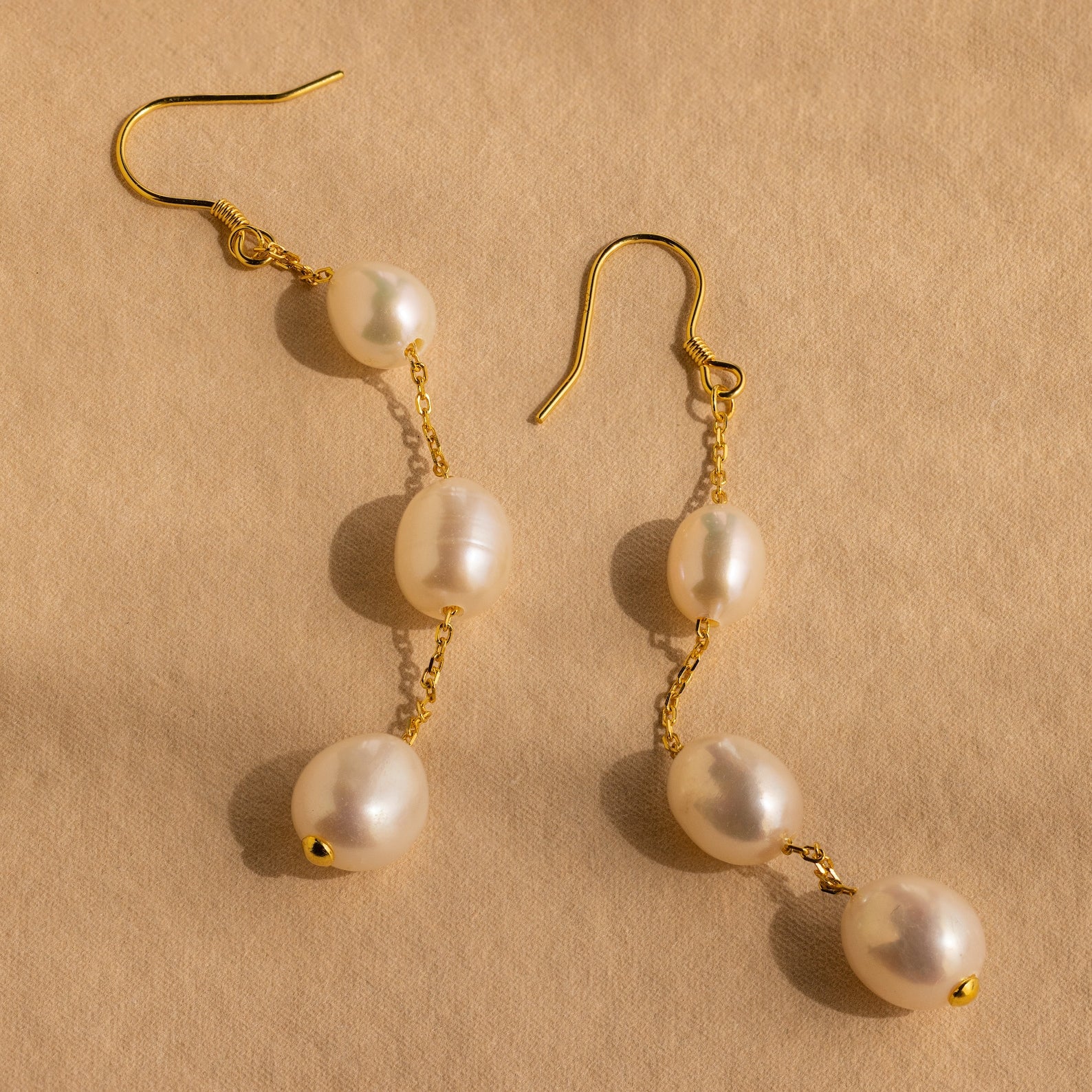Long Pearl Dangle Earrings in Silver - Image 4