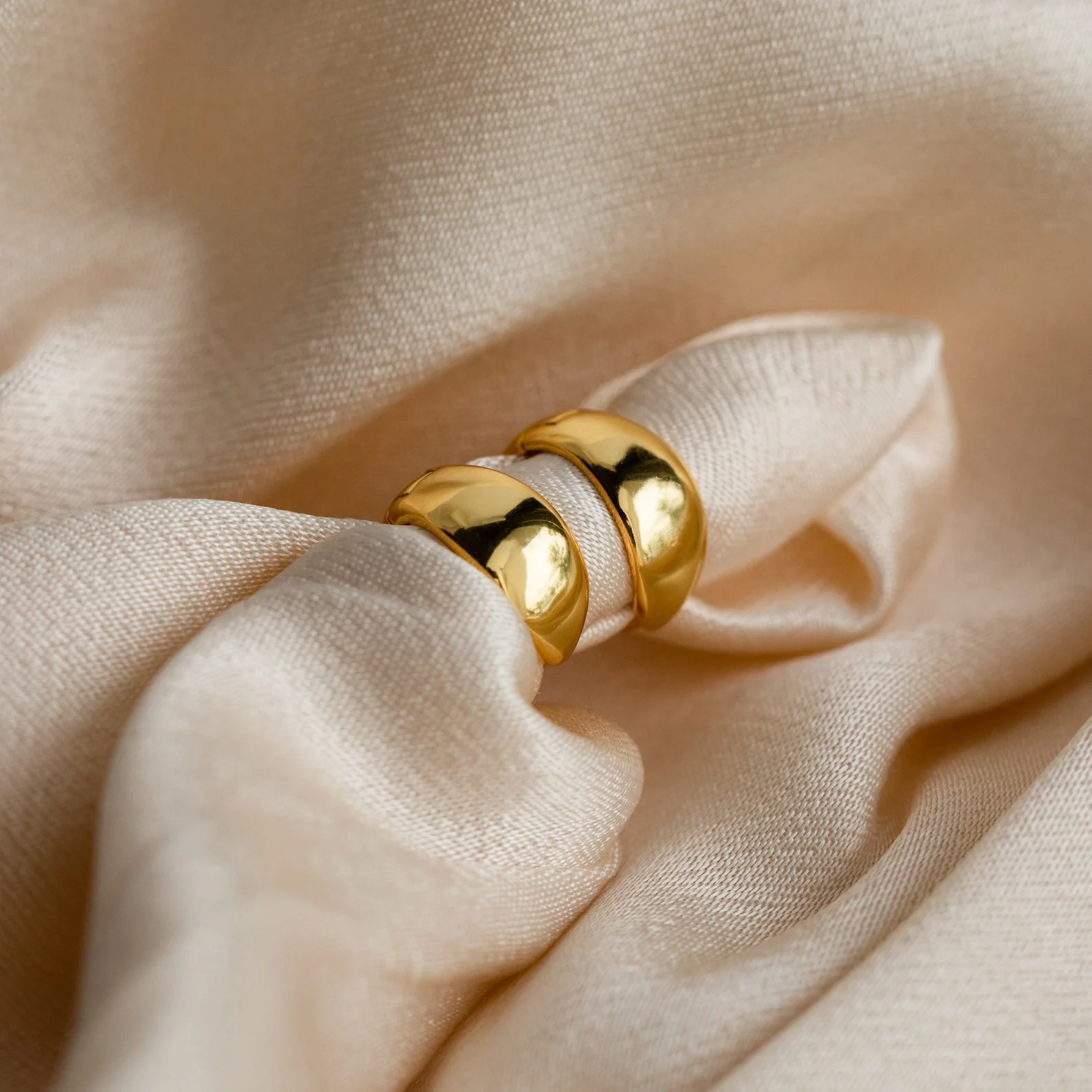 Olivia Hoops in 18K Gold