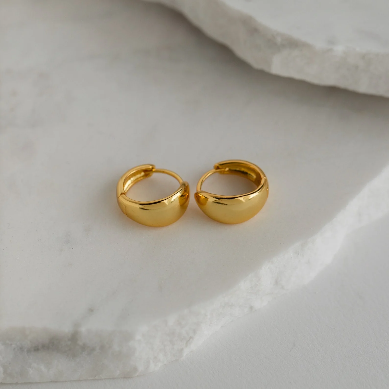Olivia Hoops in 18K Gold - Image 4
