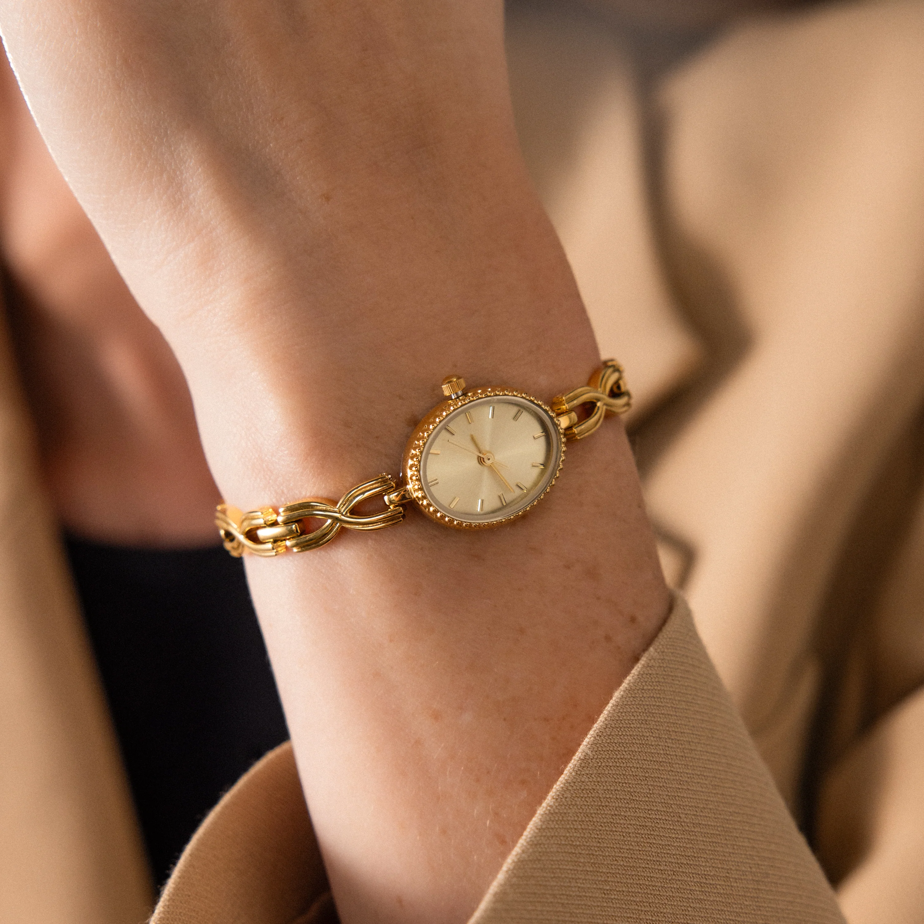 Oval Infinity Link Timepiece in 18K Gold - Image 2