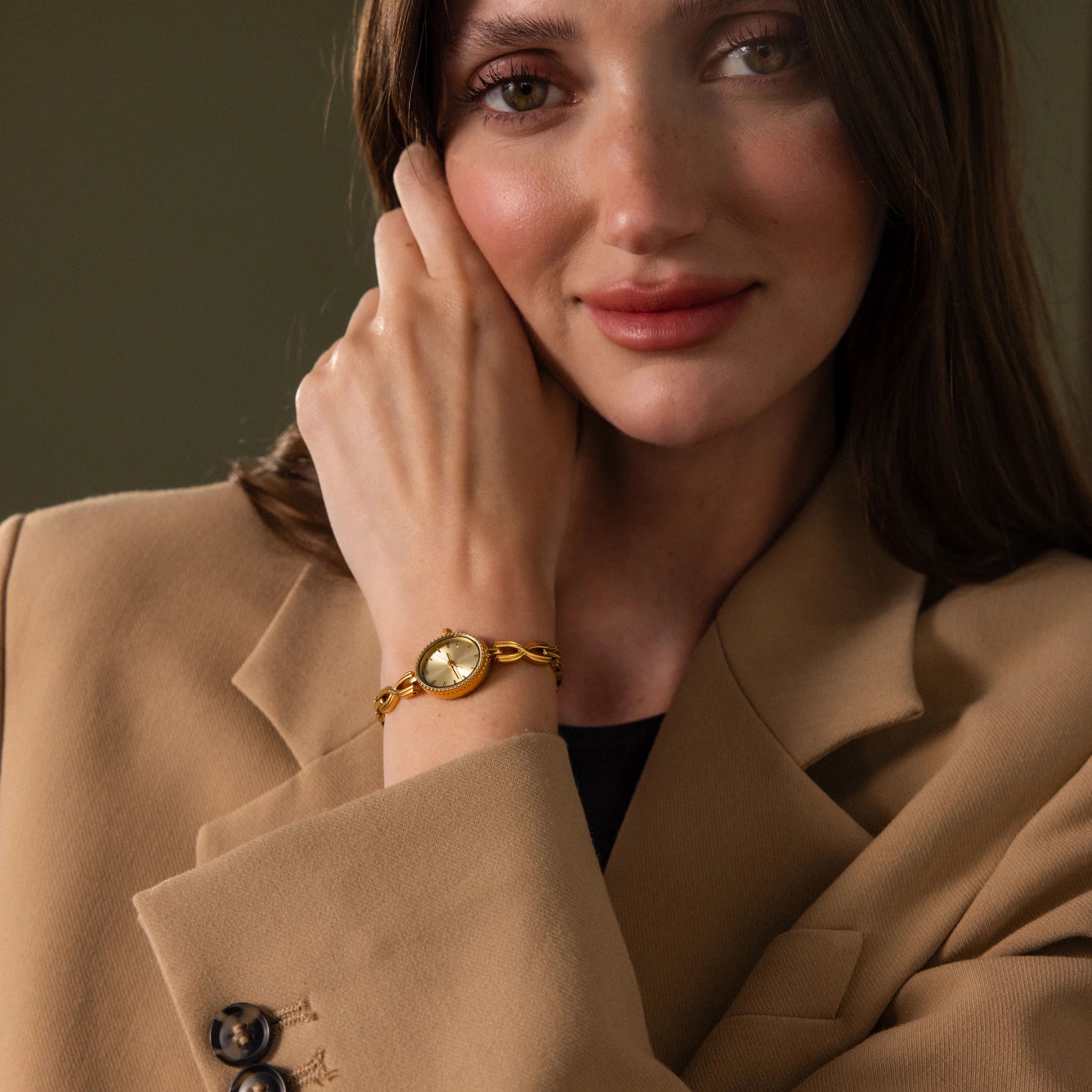 Oval Infinity Link Timepiece in 18K Gold - Image 6