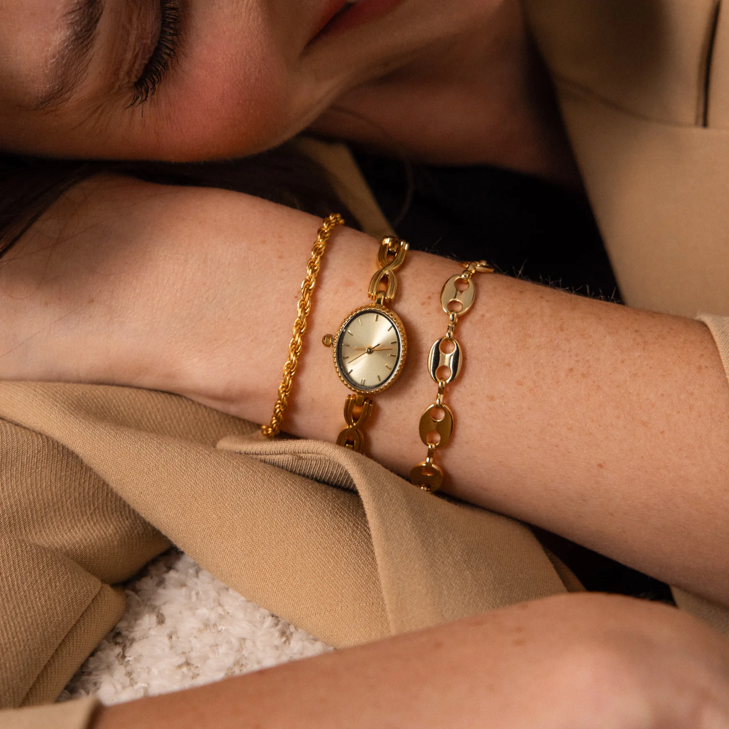 Oval Infinity Link Timepiece in 18K Gold - Image 8