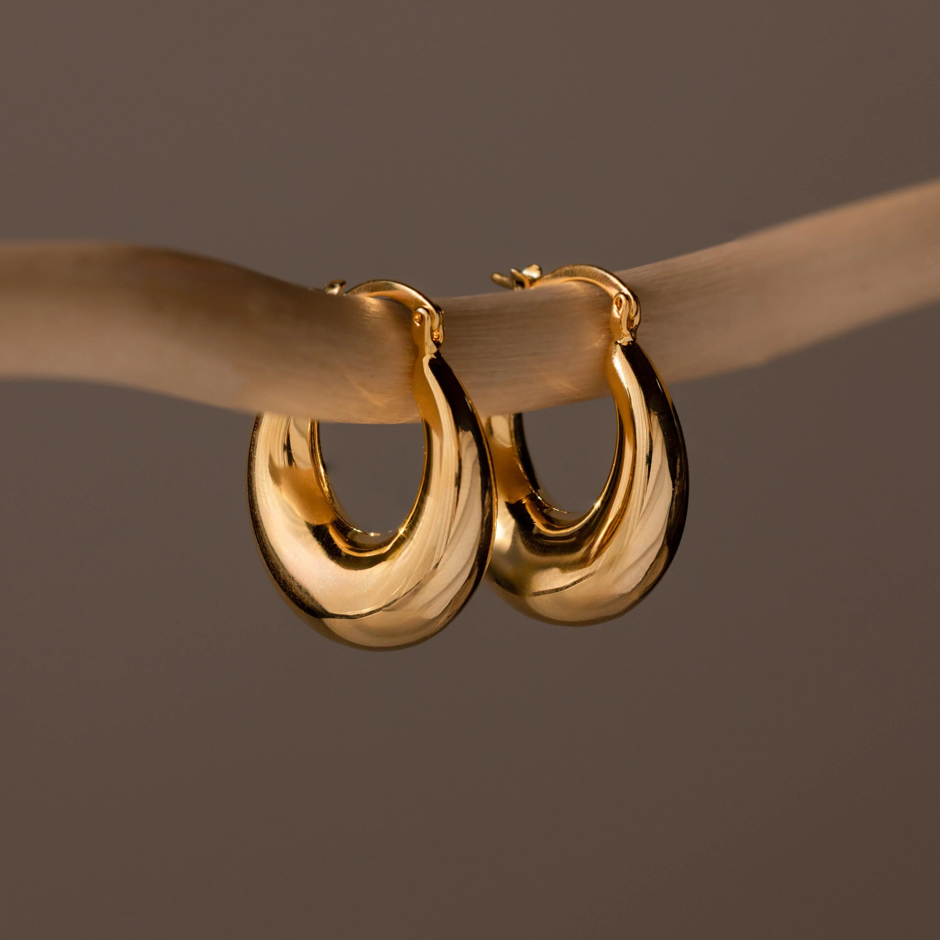 Sculpted Hoops in 18K Gold