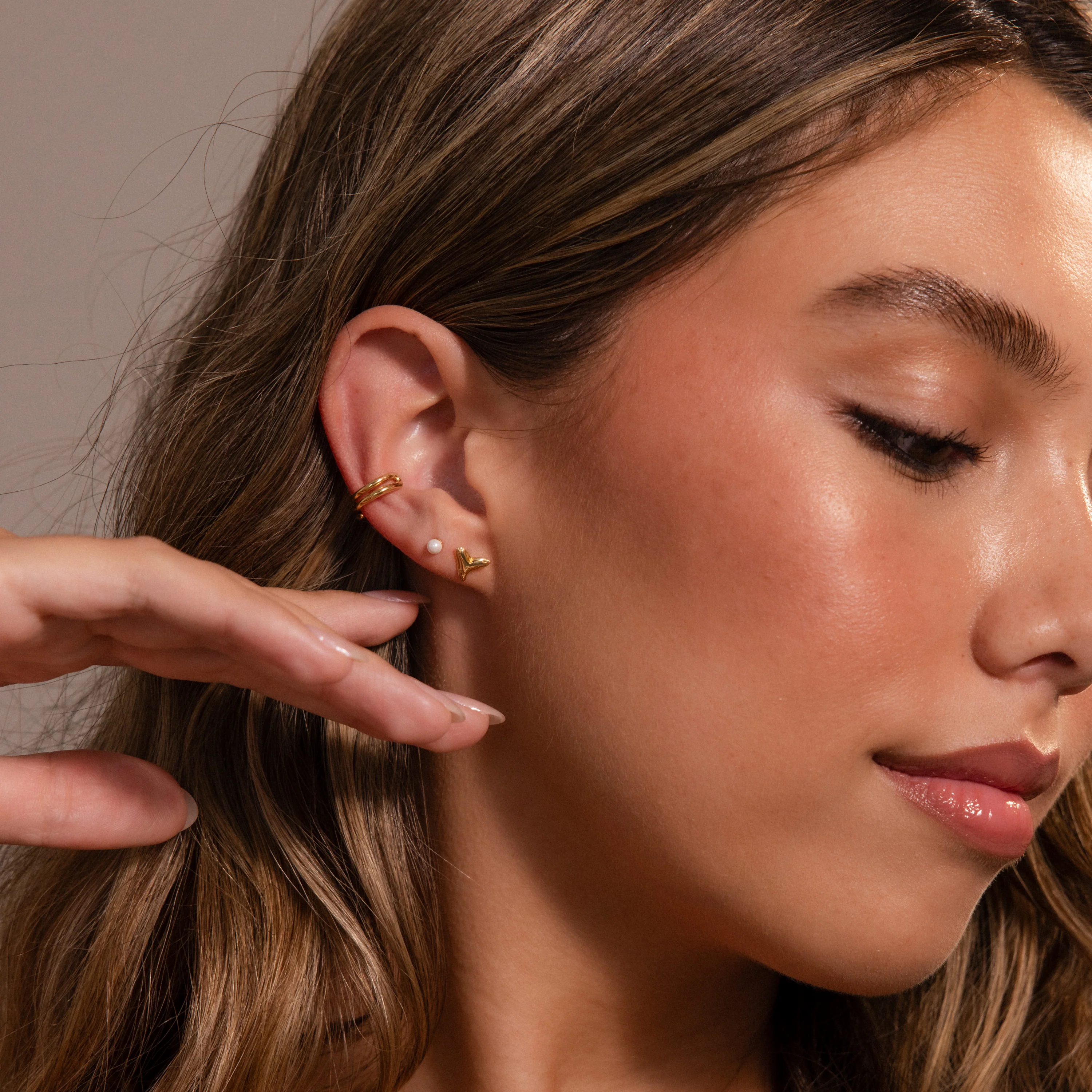 Shark Tooth Flatback Studs - Image 10