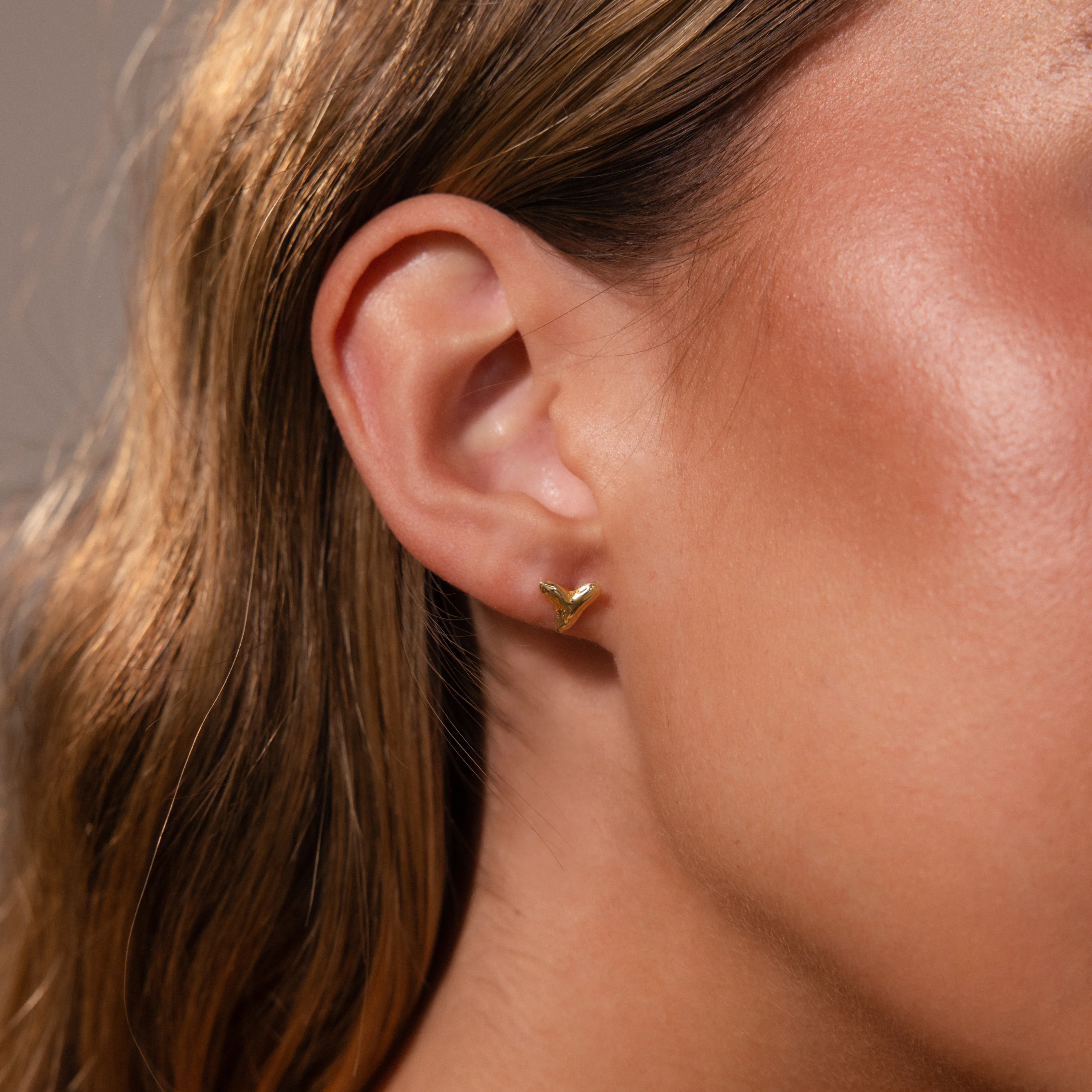 Shark Tooth Flatback Studs - Image 4