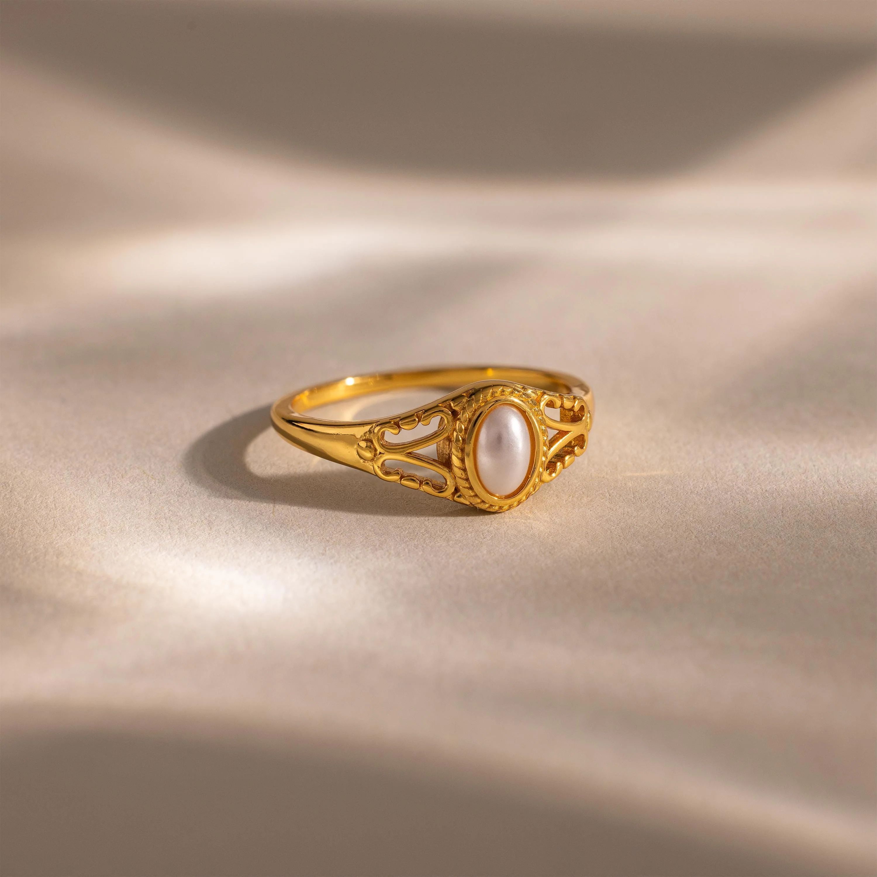 Vintage Oval Pearl Signet Ring - Image 7