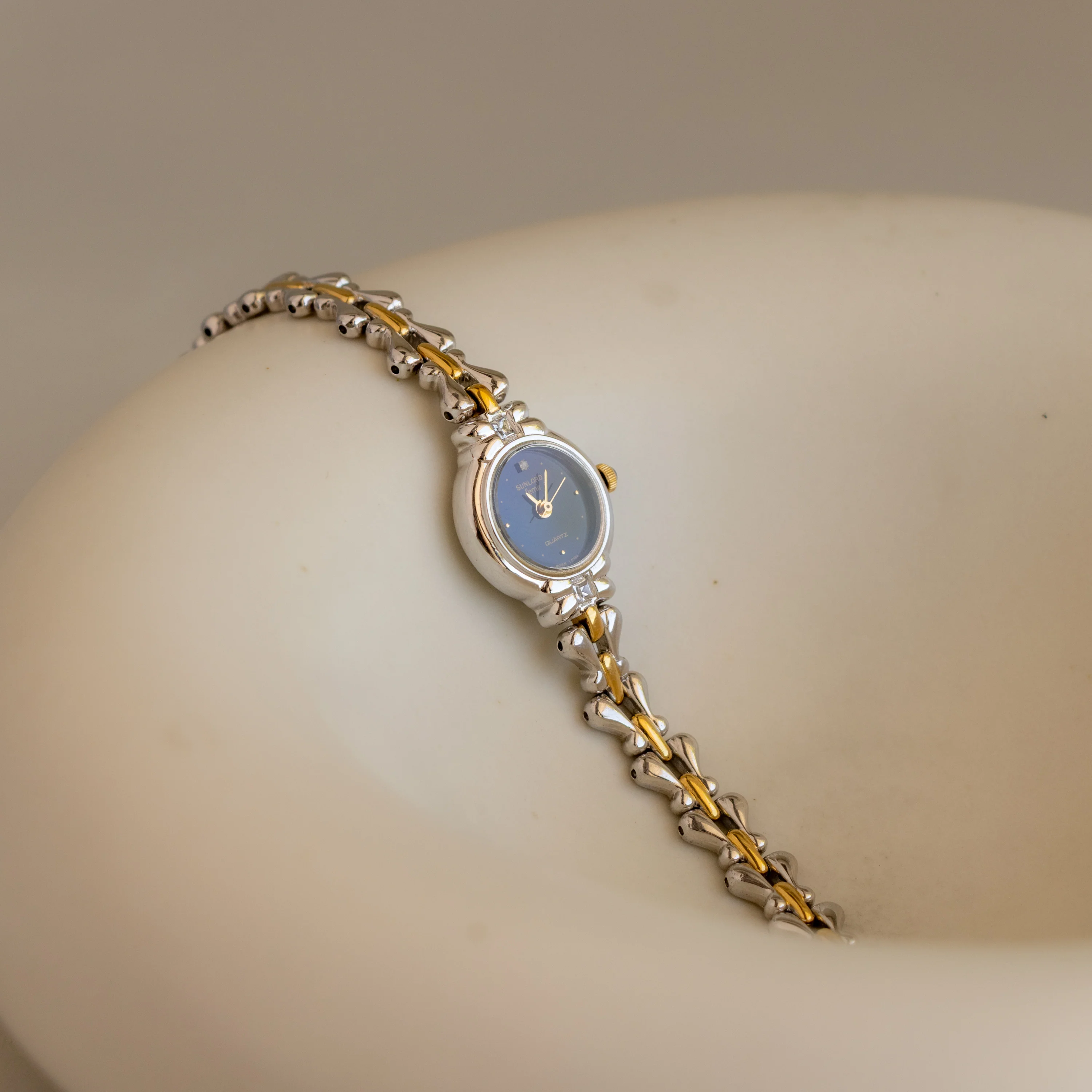Vintage Sunlord Midnight Round Two Tone Watch - Image 2