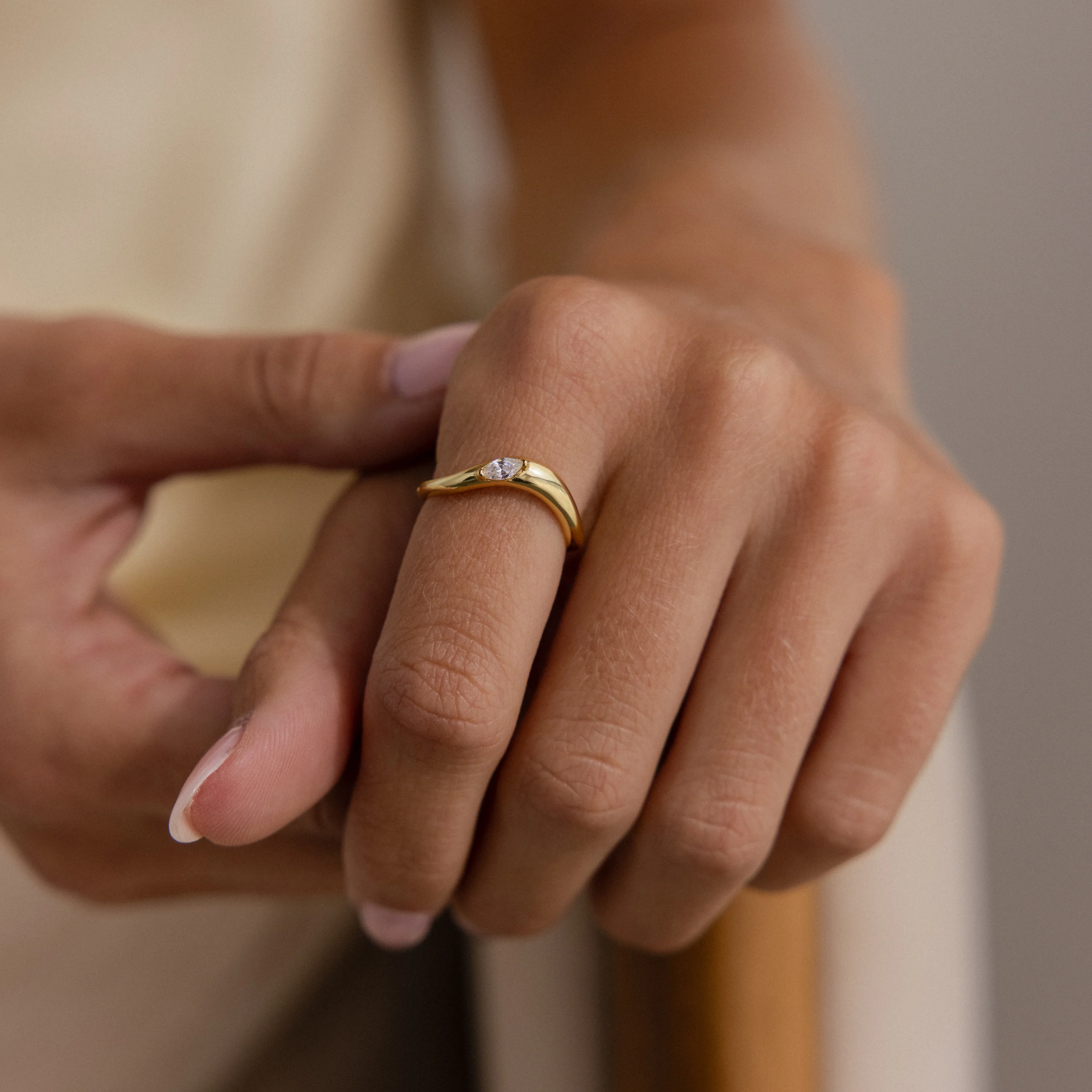 Zen Gemstone Curve Ring - Image 4